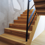 Uwolnij piękno swoich schodów - jak zamontować drewniane schody na betonowym podłożu
