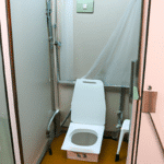 Jak wybrać przenośną toaletę dla osób niepełnosprawnych?
